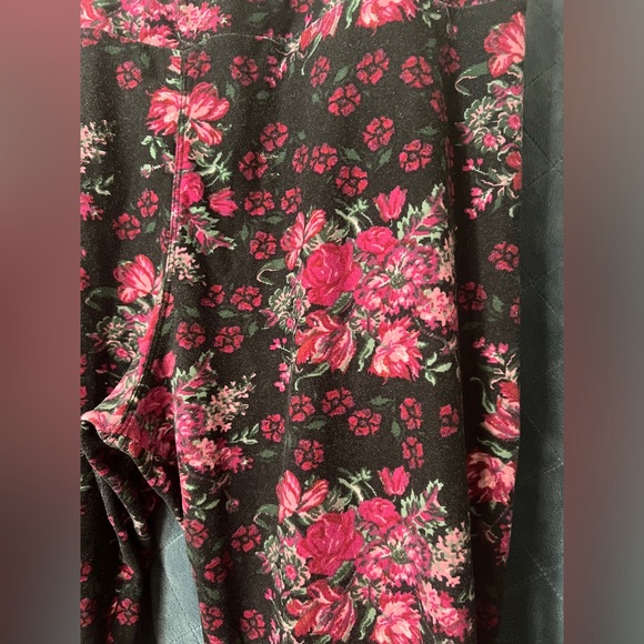 Women's Lularoe Tall and Curvy Long Pull On Stretchy Pants - Picture 2 of 5